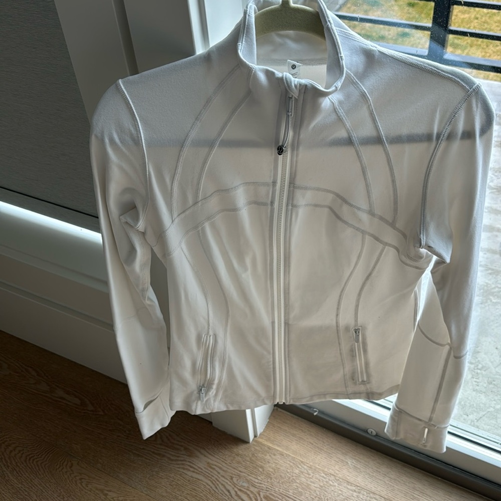 barely worn lululemon white zip up, size 8, smoke free
